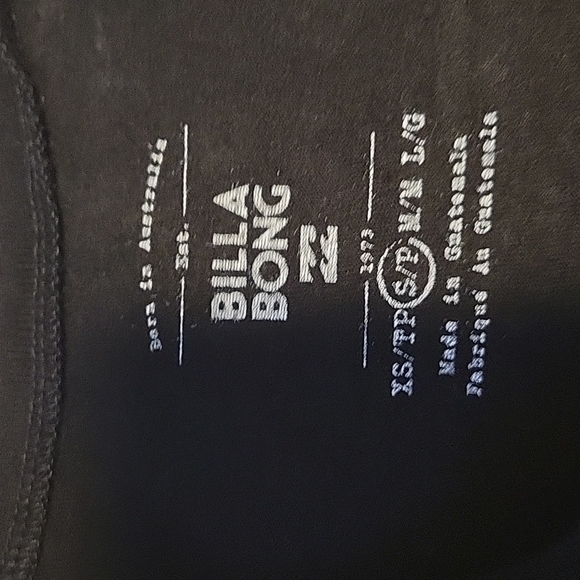 Billabong graphic tshirt - Picture 2 of 3